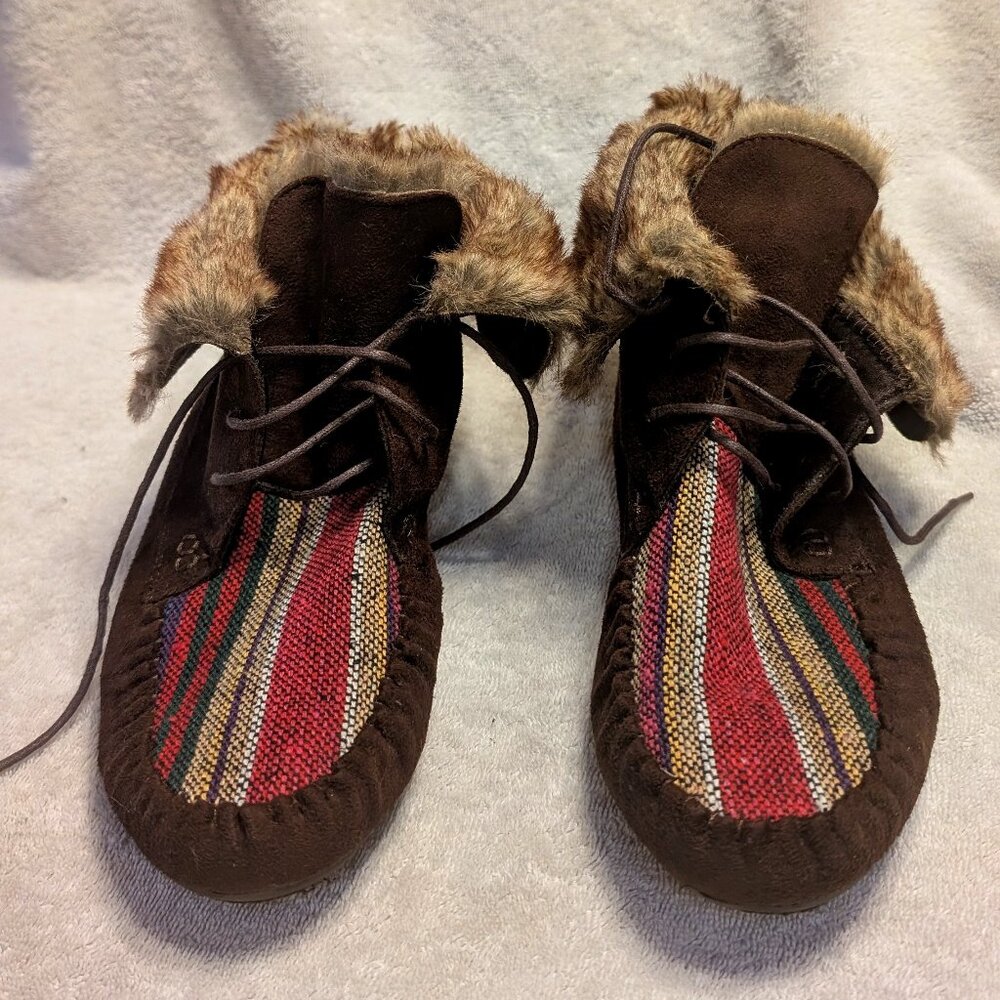 Brand New Suede/Vegan Embroidered Women's Moccasins Size 8 by Diva Lounge